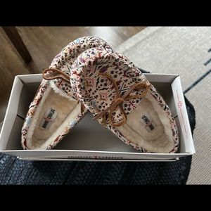 Minnetonka Moccasin Slipper Sz 7